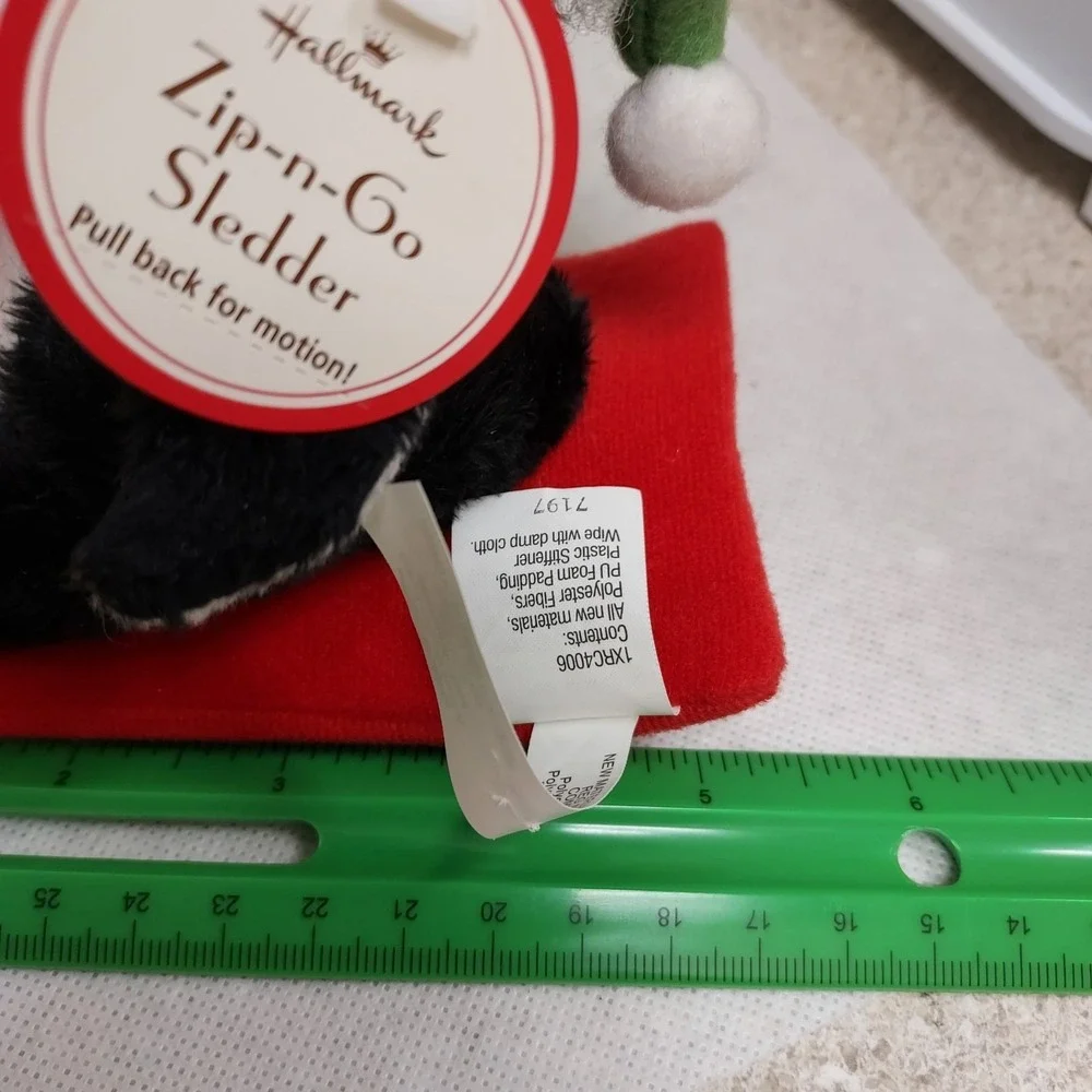 Hallmark Jingle Pals Penguin Zip & N Go Pull Back Toy Plush‎ Sledder NWT